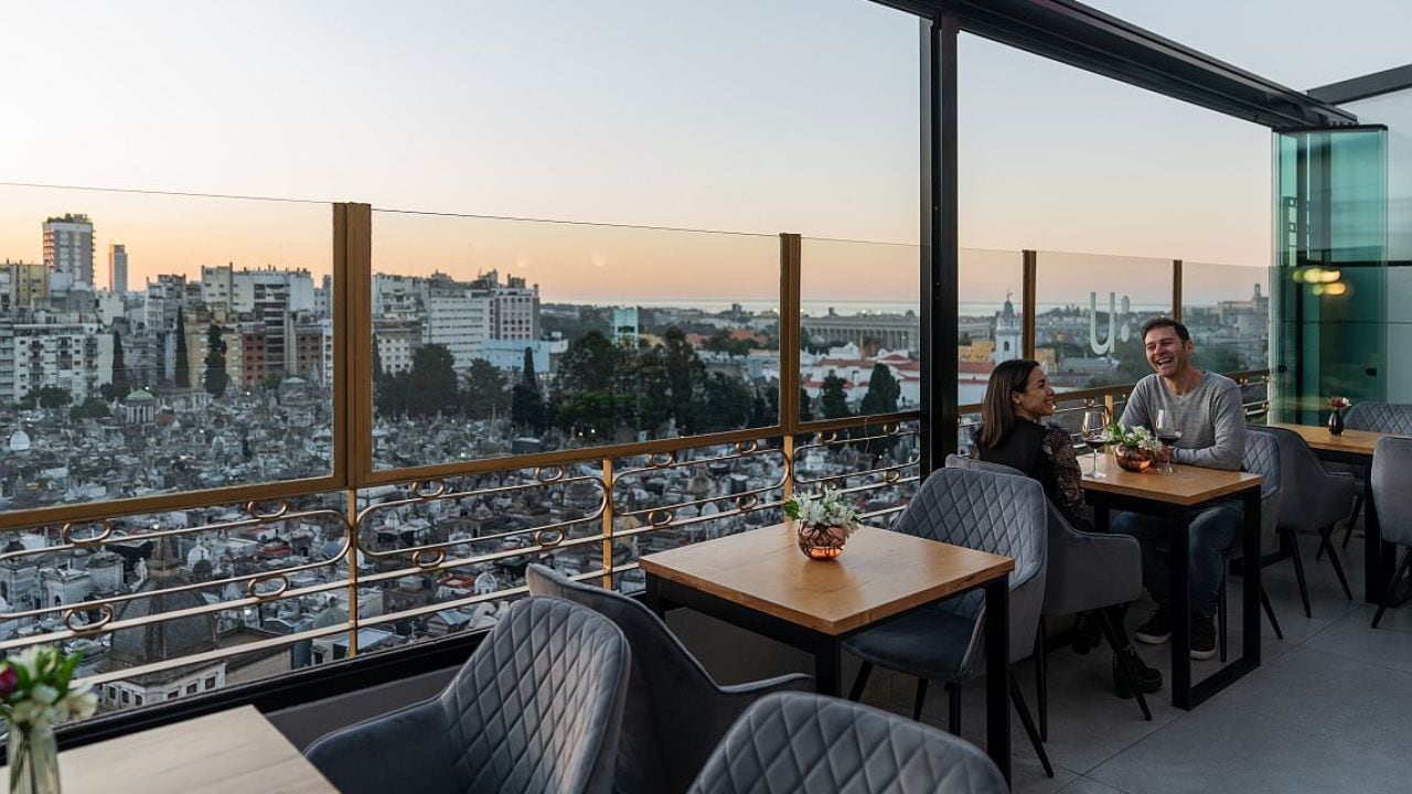 Una terraza en Recoleta abre su vista aérea del cementerio con audioguías en tres idiomas