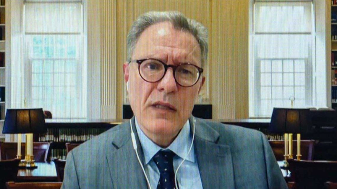 Floridi, desde Yale: la inteligencia artificial es agencia sin mente y exige integración crítica en el aula