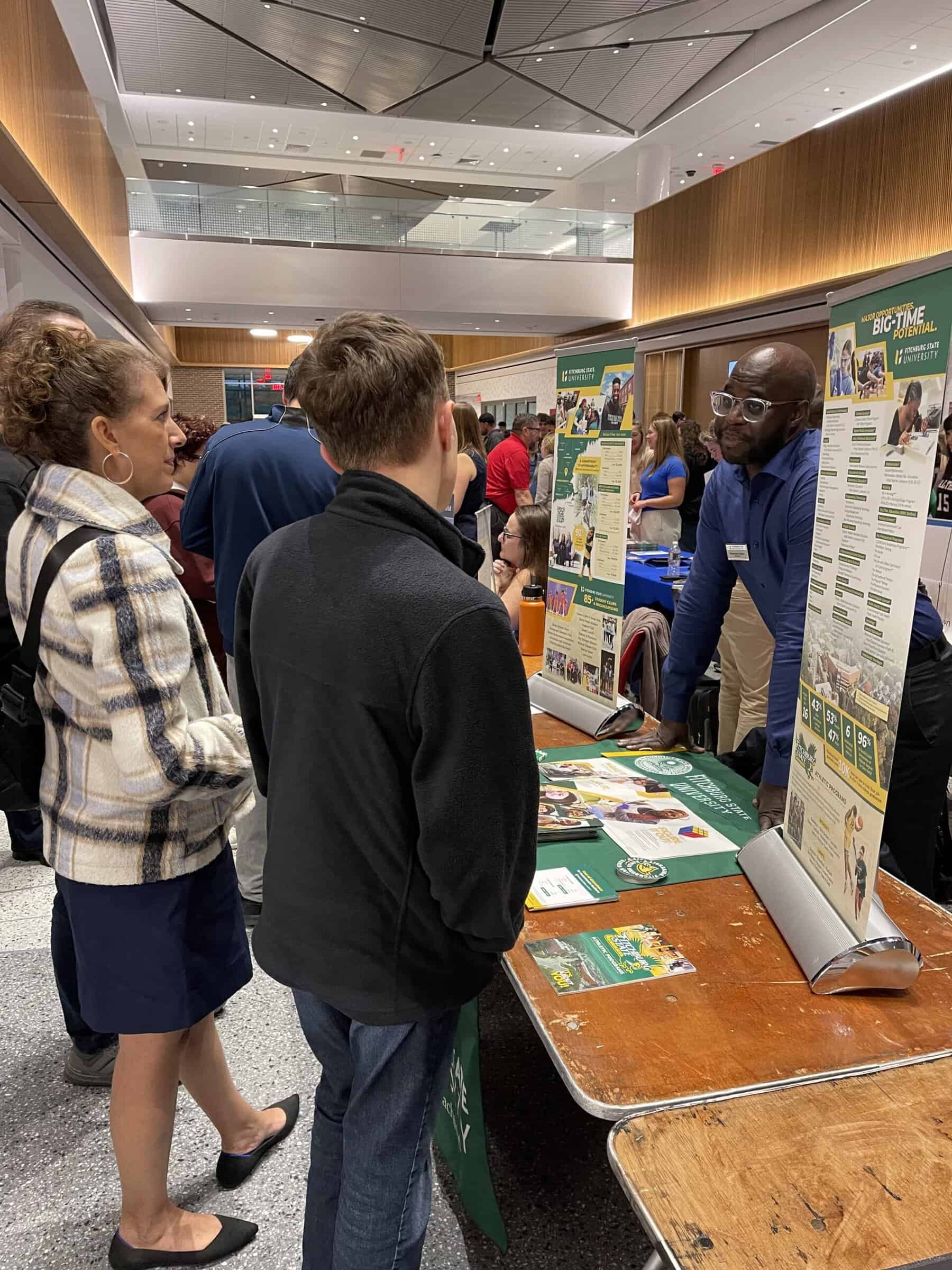 La Expo Vocacional reúne en Neuquén a más de una treintena de universidades e institutos con entrada libre y gratuita