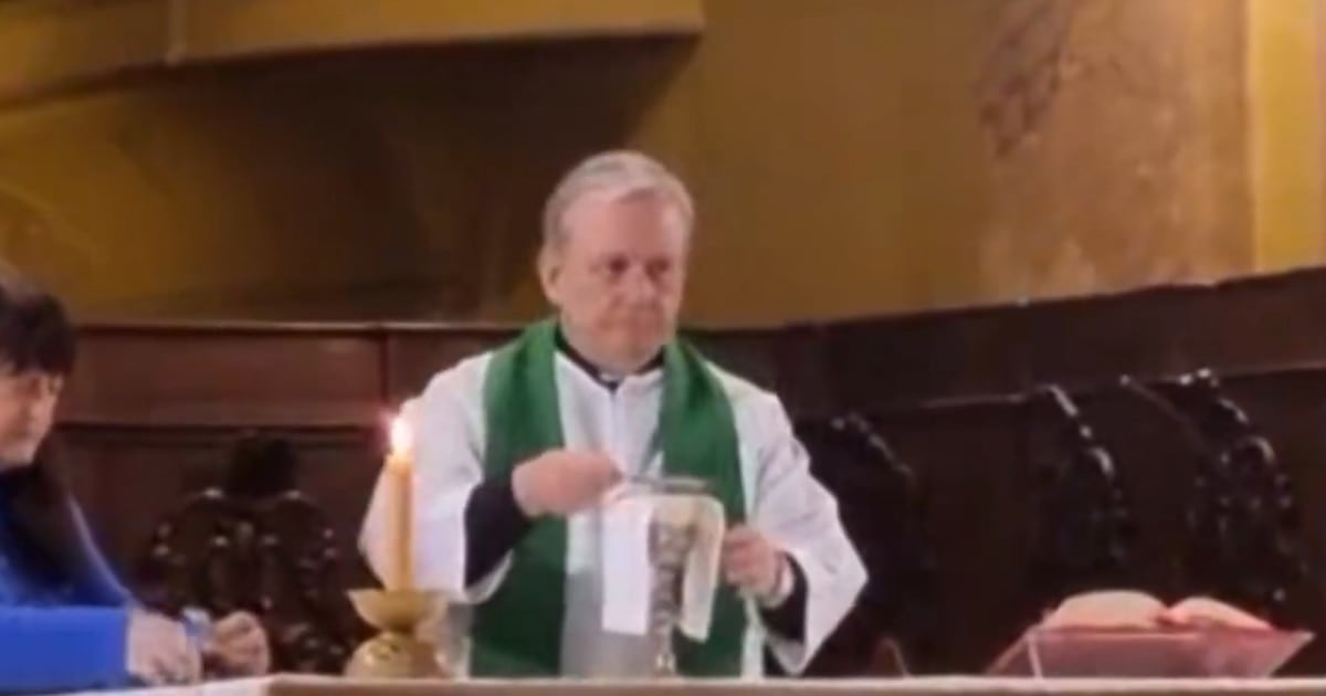 El sacerdote de Villa Carlos Paz completó la primera pericia psicológica y guardó silencio al salir de Tribunales