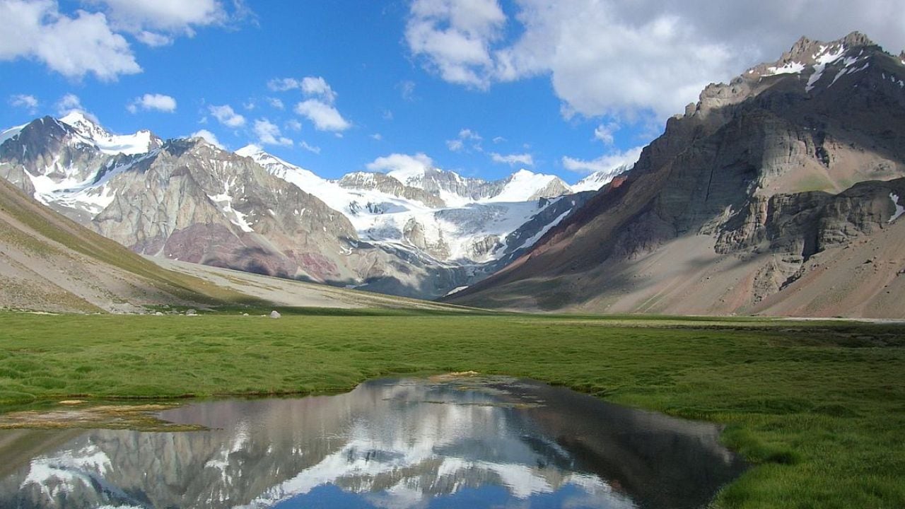 Cinco montañas argentinas, con los números encima, van por un sello internacional de turismo
