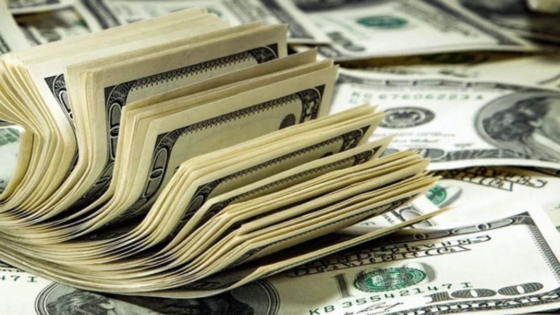 El blue abre en alza y empuja al dólar tarjeta por encima de los $1.995 en la jornada cambiaria de este jueves