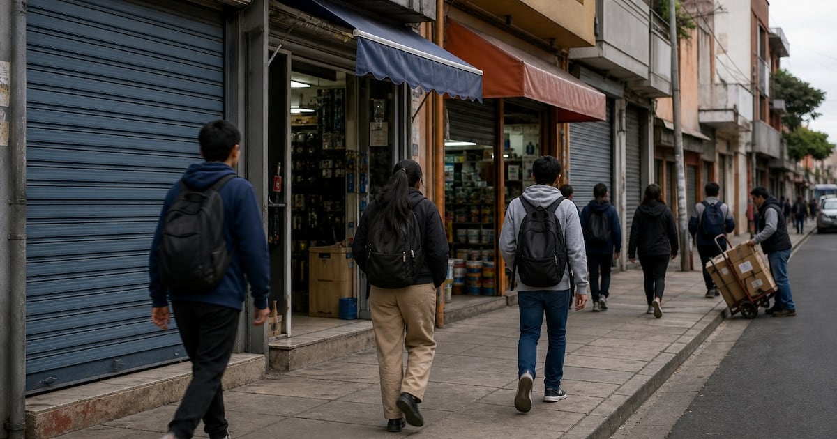 El empleo formal acumula más de 354.000 bajas desde fines de 2023 y la industria manufacturera extiende a veinte su racha negativa