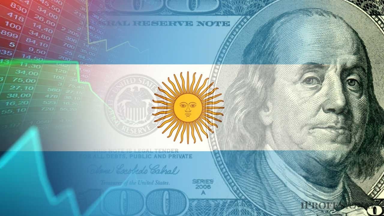 El dólar mayorista terminaría el año entre 1.611 y 1.850 pesos, según el consenso de 47 economistas
