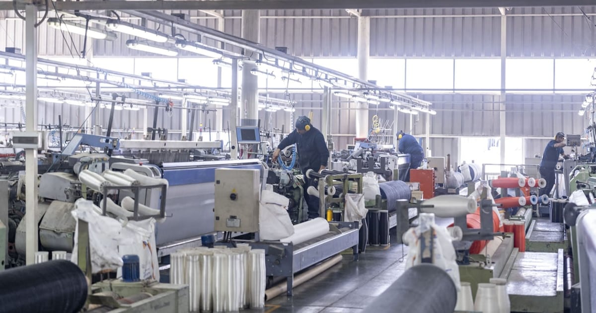 Pymes industriales en retirada: casi cincuenta mil puestos perdidos desde agosto de 2023 y fábricas que reconvierten su operatoria para sostener el personal