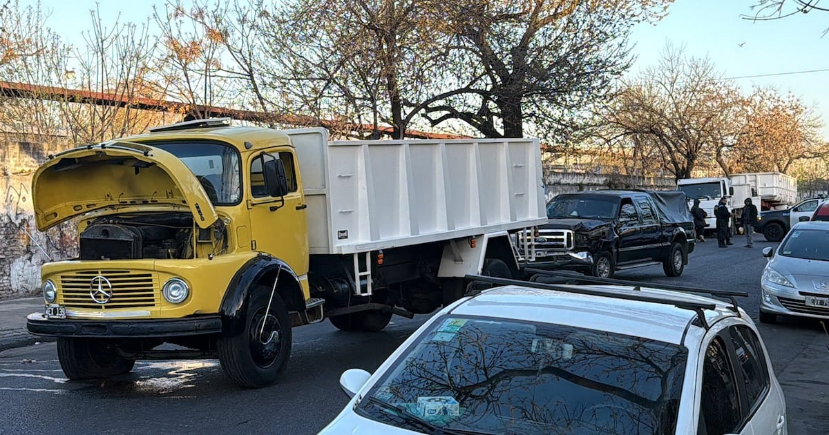 Un choque entre un camión y una camioneta dejó herida a una mujer de 72 años en Mataderos