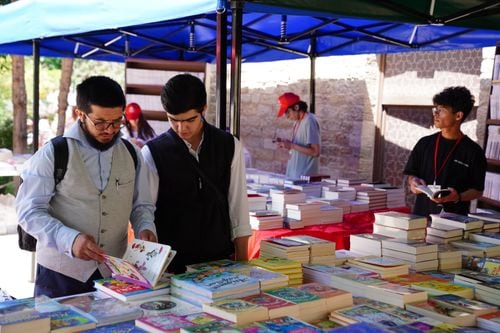 La Feria del Libro de Neuquén entra en su recta final: qué se puede encontrar y cuánto cuesta darse el gusto