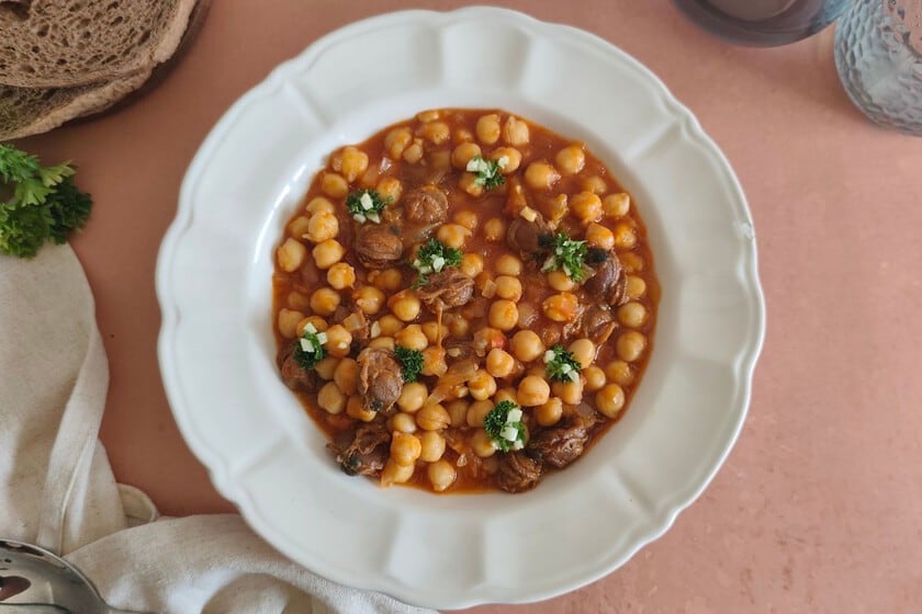 Garbanzos con zamburiñas: la receta express que combina legumbres y conservas en menos de treinta minutos