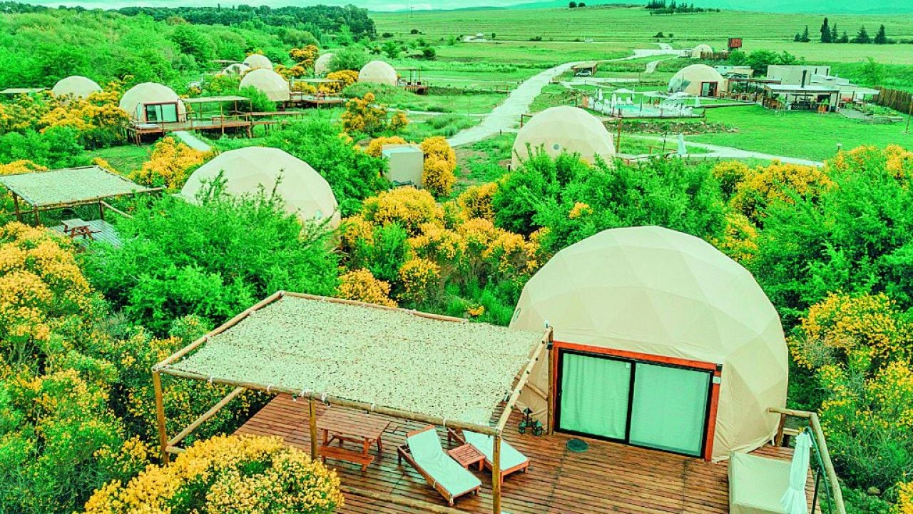Cinco propuestas de glamping en territorio bonaerense acercan una escapada con servicios diferenciales a poco más de cien kilómetros de la Ciudad de Buenos Aires