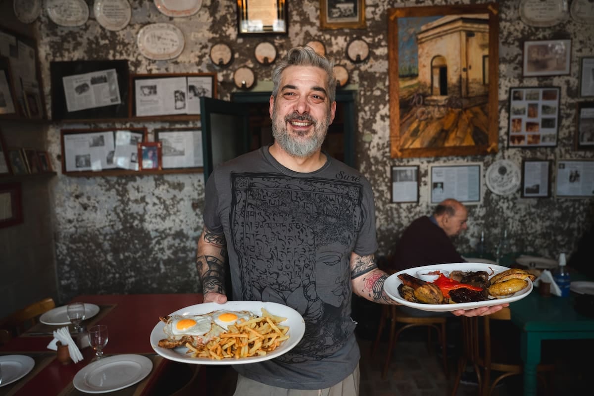Azcuénaga, el pueblo de 350 habitantes que articula una decena de restaurantes y cuatro modalidades de alojamiento