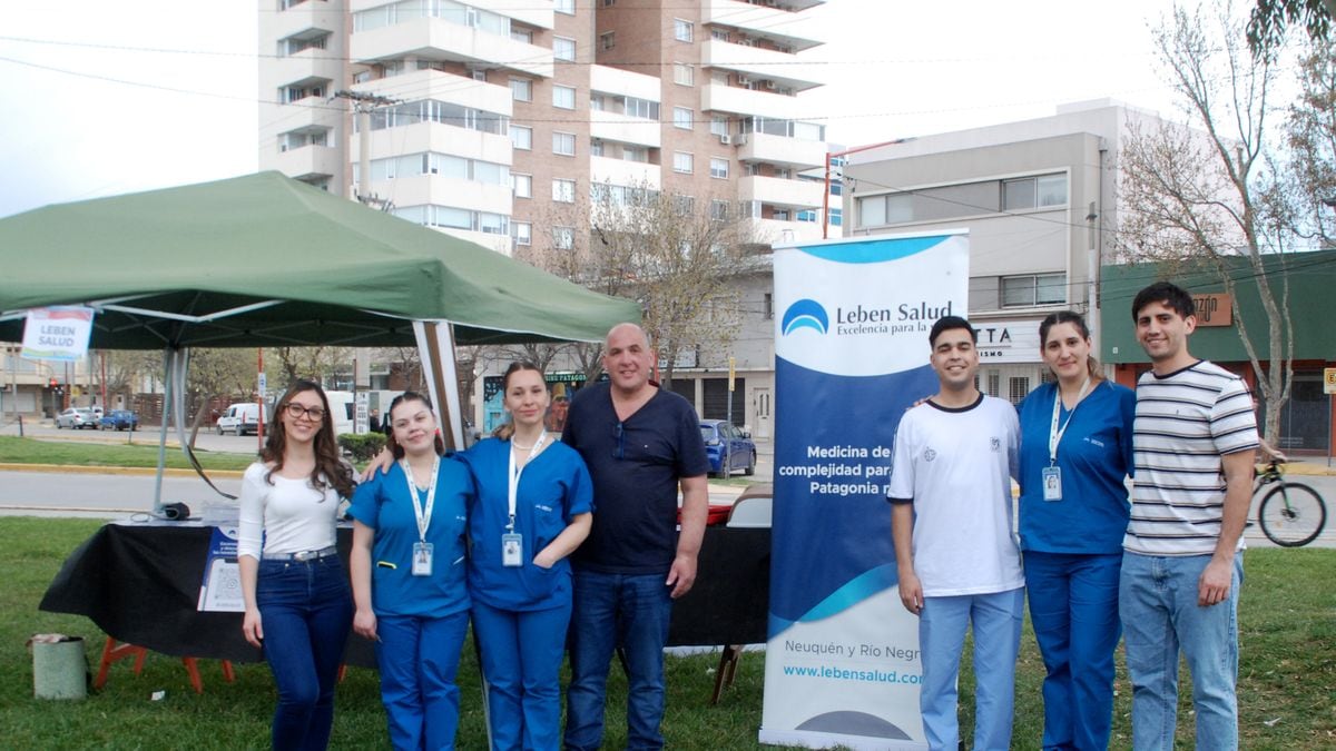 Controles de presión y capacitación en RCP: la jornada que reunió a equipos de salud y vecinos en el parque del Complejo Cultural Cipolletti