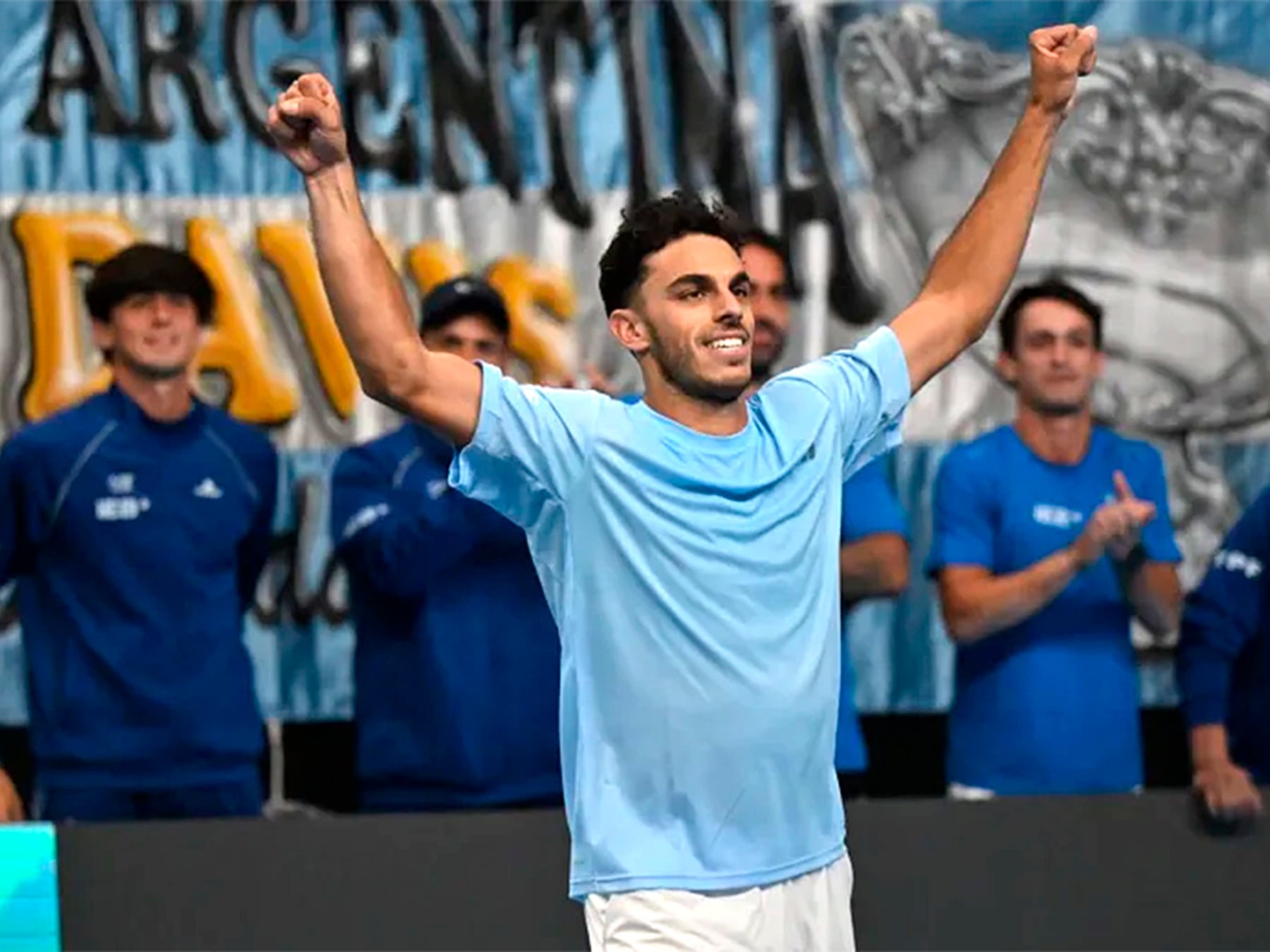 Cerúndolo fulminó a un rival sin aire y Argentina se sacó de encima el fantasma del descenso en la Copa Davis