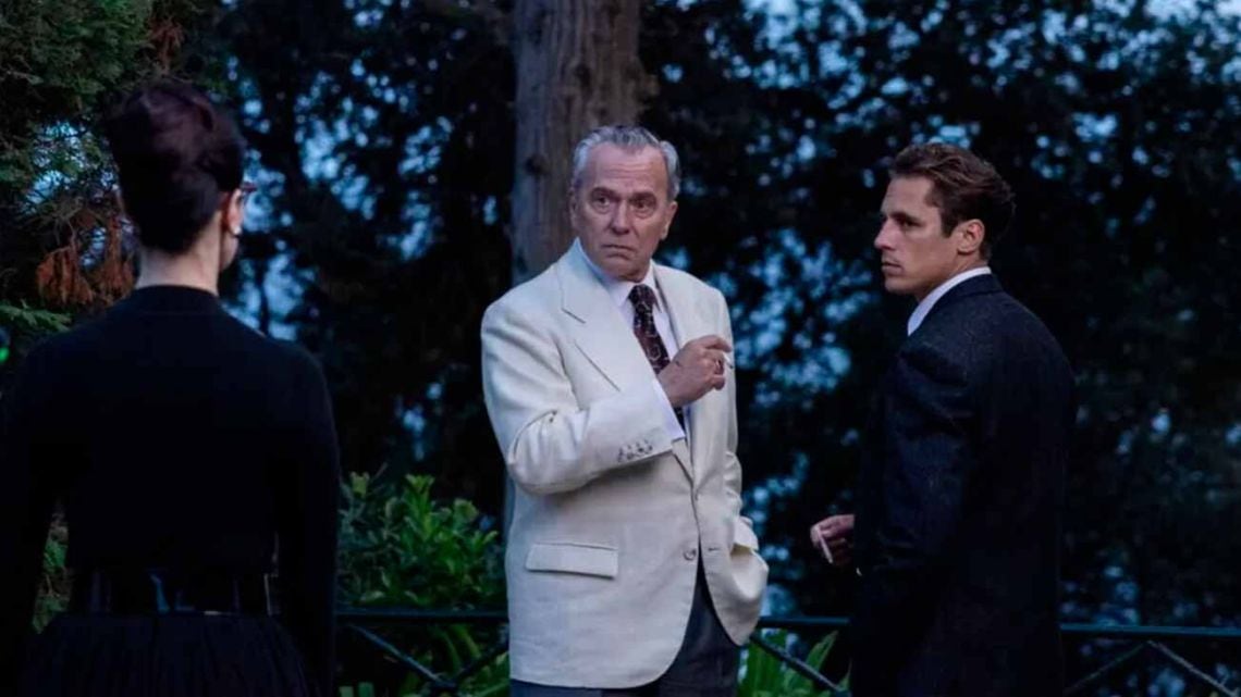 Un Sherlock Holmes de manual y un muerto en la isla: Netflix se juega por Pérez-Reverte