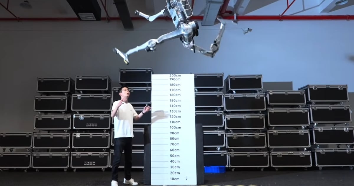 En India, una mujer registra con la cámara en la cabeza las tareas de su casa para enseñar a robots con inteligencia artificial