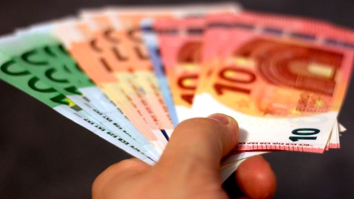 El euro blue arrancó el miércoles con una suba de seis pesos y se ofreció a 1.855,75 en el mercado informal