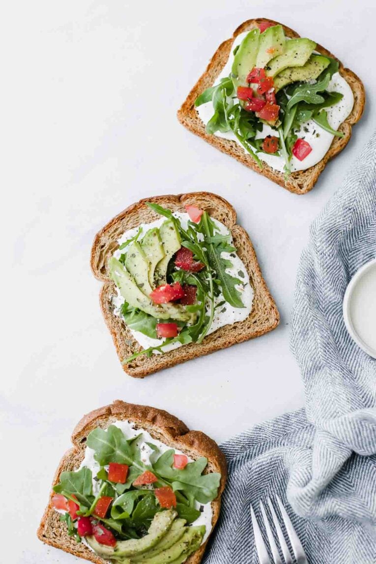 Tostadas con palta: cinco combinaciones para salir de la clásica receta y aprovechar una fruta de estación