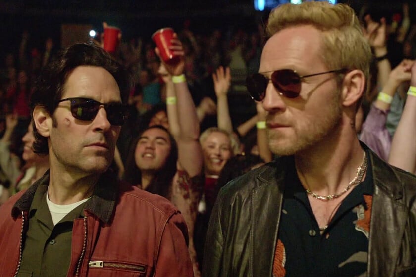 Rick canta covers en casamientos, le roban una canción y Paul Rudd se banca el garrón con Nick Jonas mirando