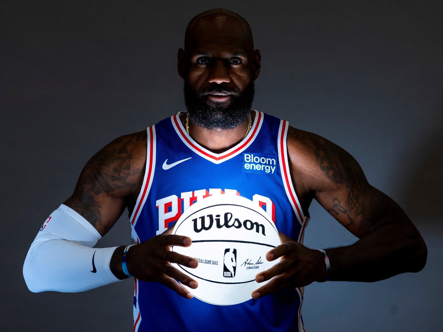 El Rey cambia de corona: LeBron James se mudó a Philadelphia y va por el quinto anillo a los 41