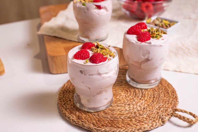 Mousse de frambuesas sin huevo: una receta fácil para dejar lista con tiempo y recibir sin estrés