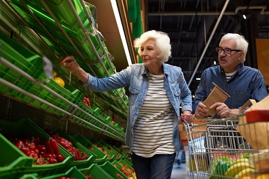 La canasta básica de los adultos mayores en Argentina se acercó a los 2,1 millones de pesos en octubre y superó en más de cuatro veces al haber mínimo