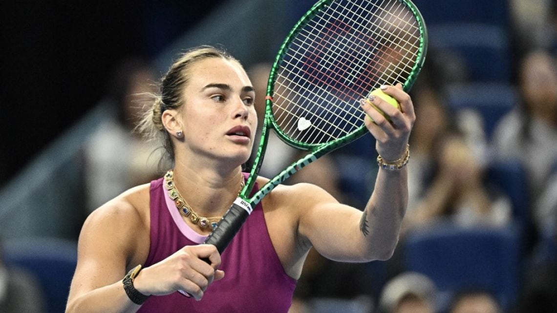 Aryna vuelve a la pista y avisa: Sabalenka pasó el primer examen en Pekín sin despeinarse