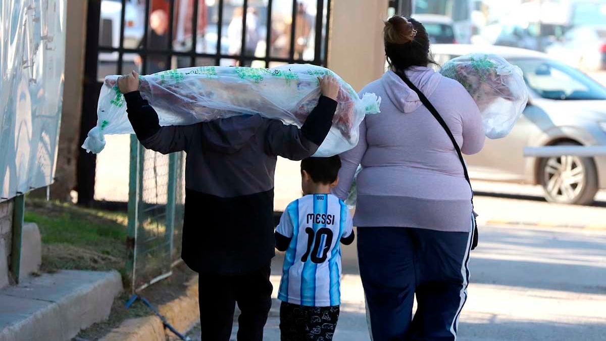 Neuquén: dos sábados de compras en el Mercado Concentrador con chivito y trucha como atracción