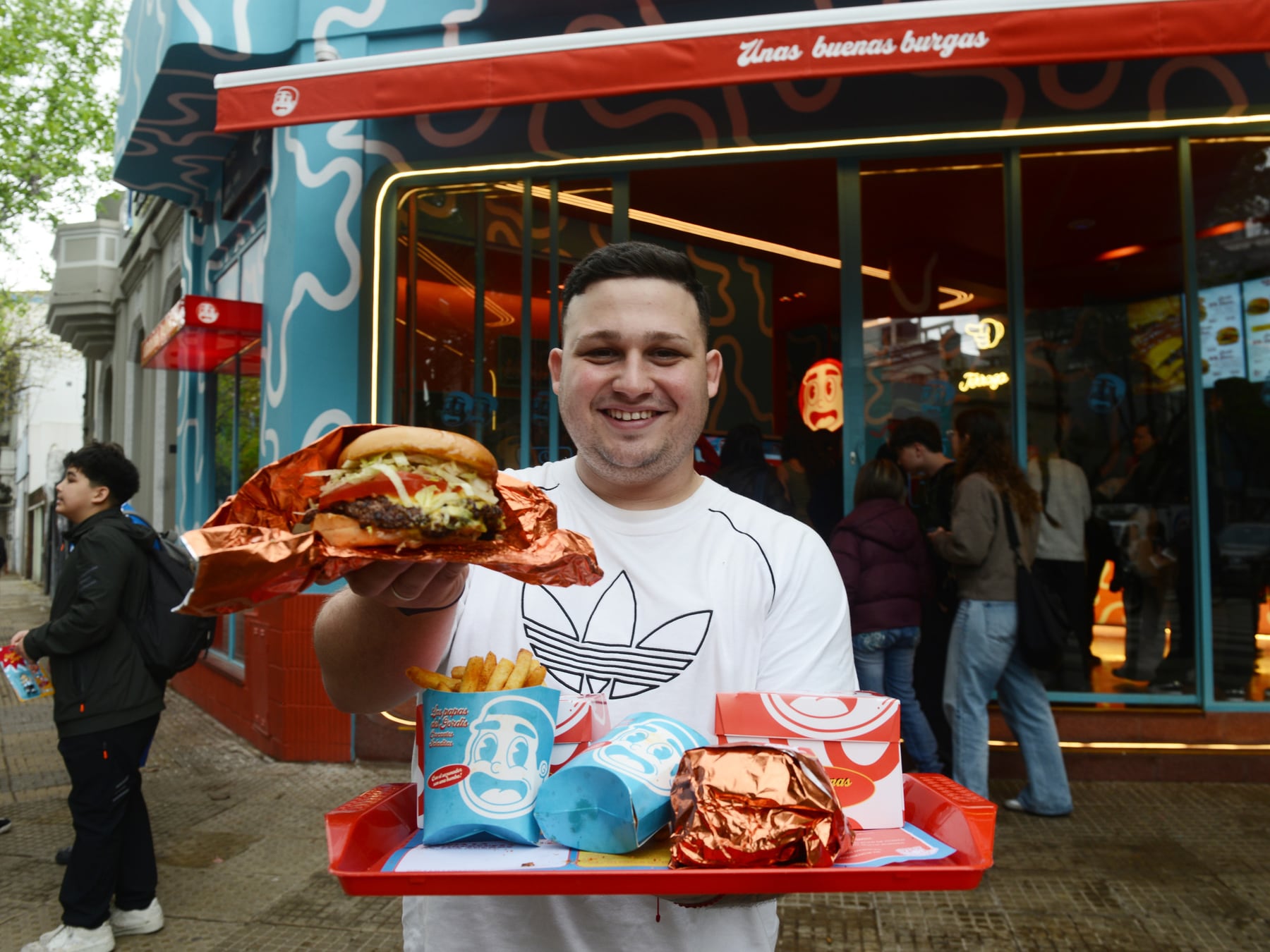 Gordis Burger aterriza en Palermo con una carta de cinco hamburguesas y un sistema de compra por pantallas