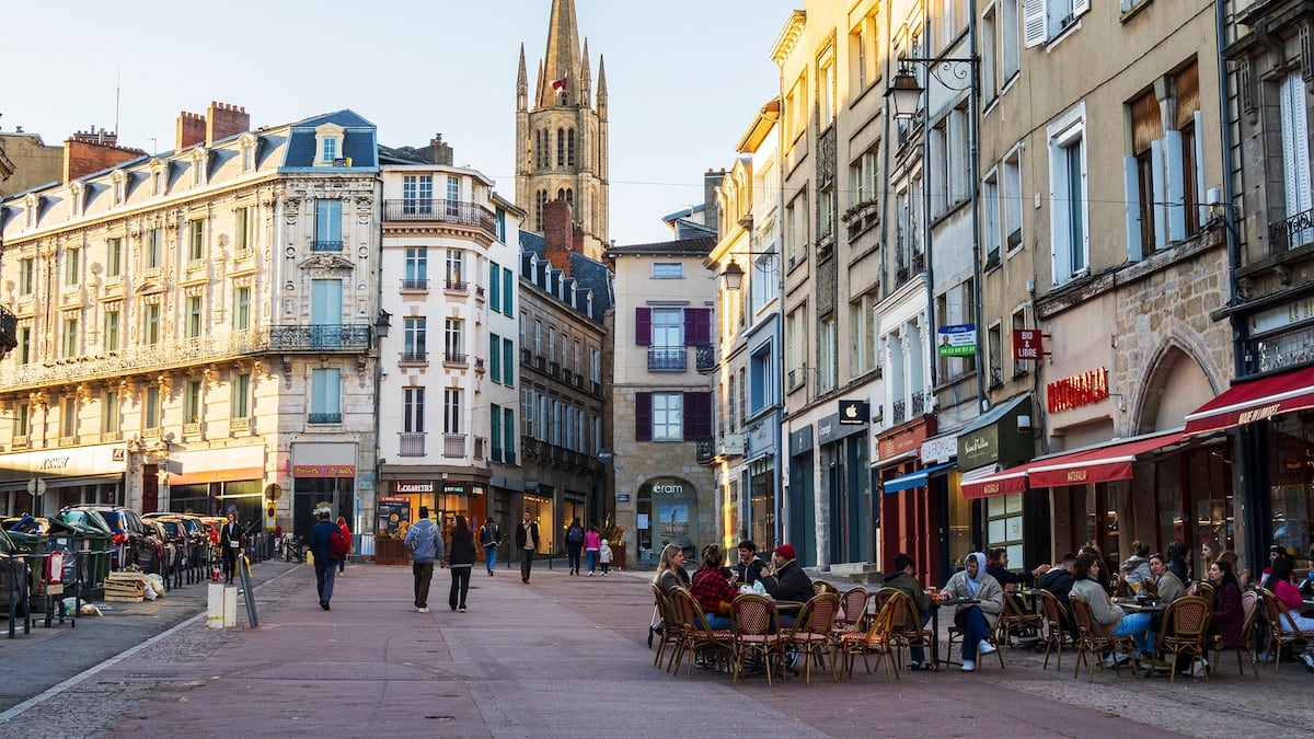Limoges, la ciudad donde el fuego aprendió a pintar porcelana y esmalte