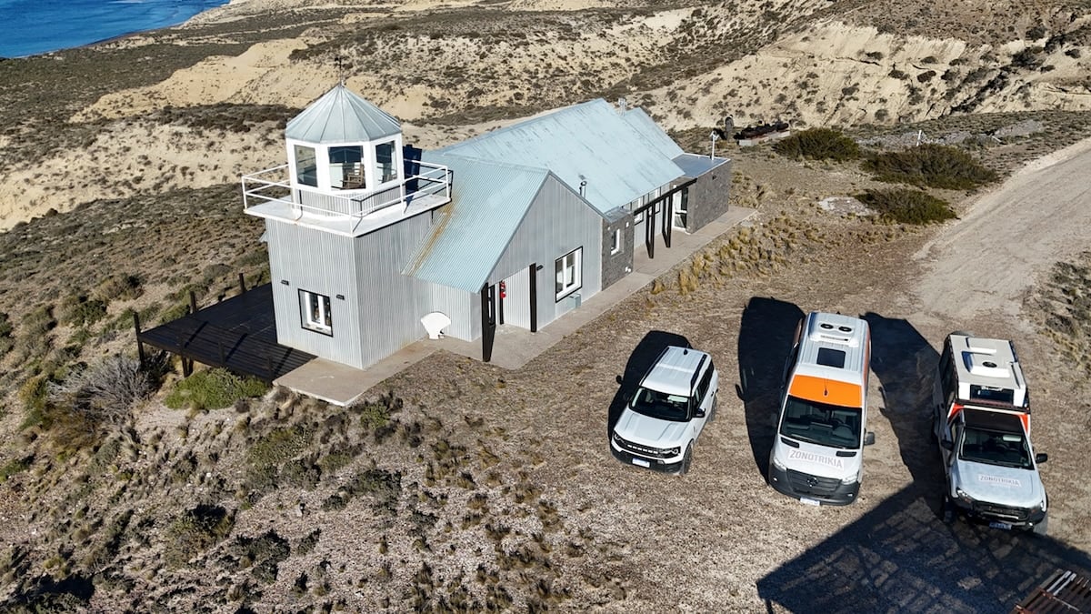 A 50 kilómetros de Madryn, una estancia de 1924 te lleva a ver ballenas a pie de costa