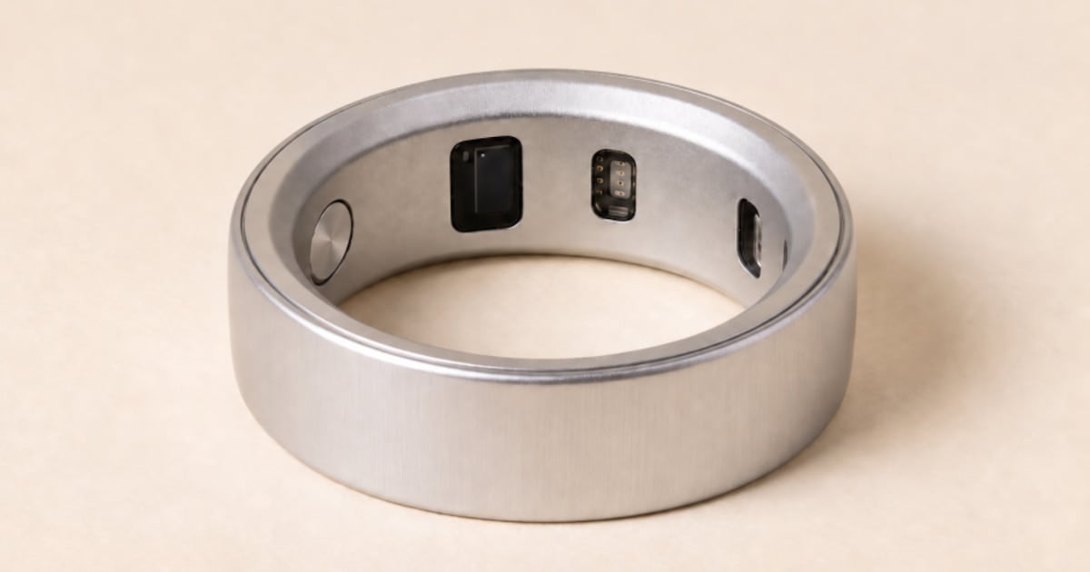 Un anillo de 99 dólares reúne a cinco asistentes de inteligencia artificial en un único botón físico