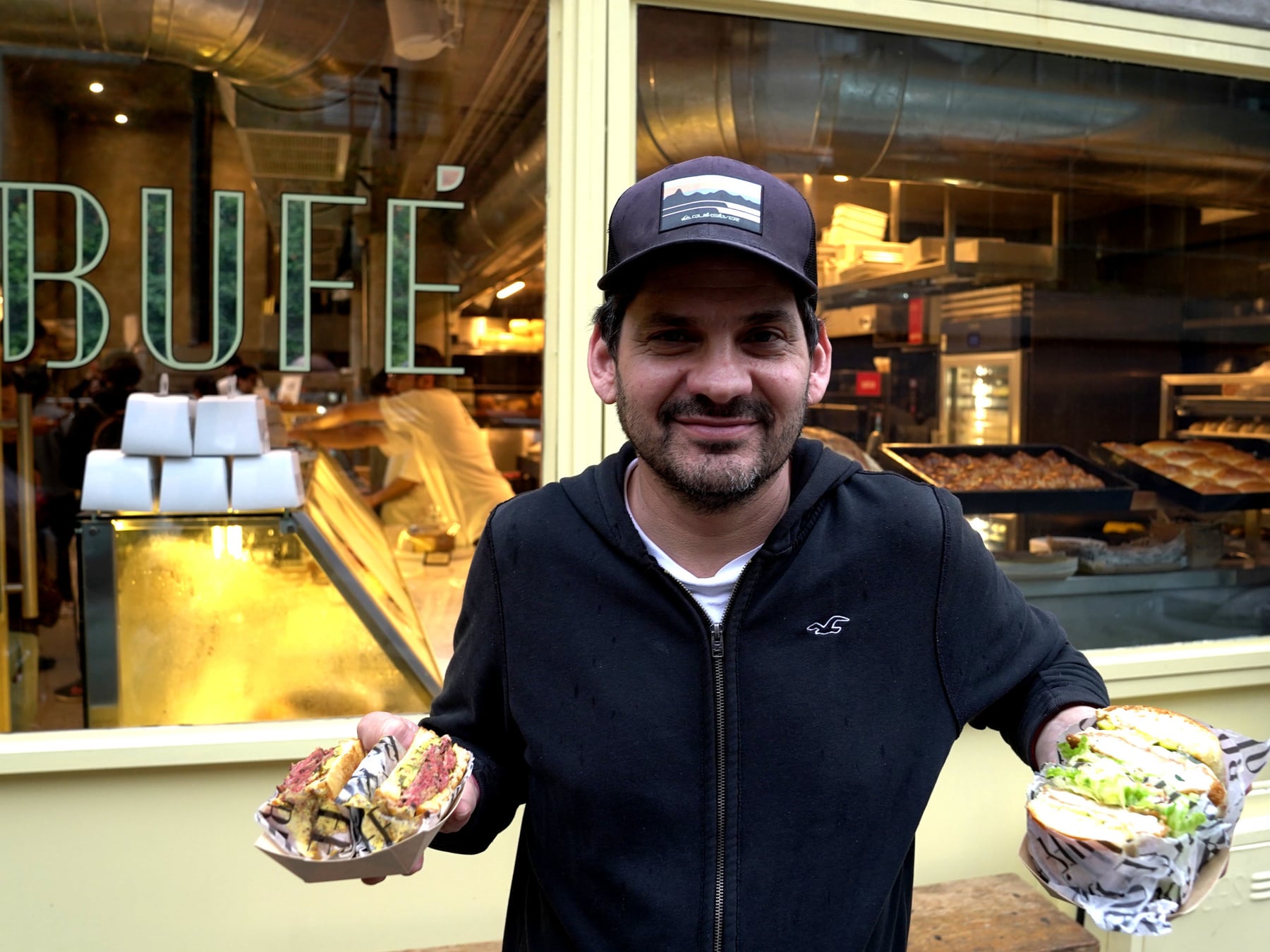 En un pasaje de Núñez, cinco oficios gastronómicos conviven bajo un mismo techo industrial