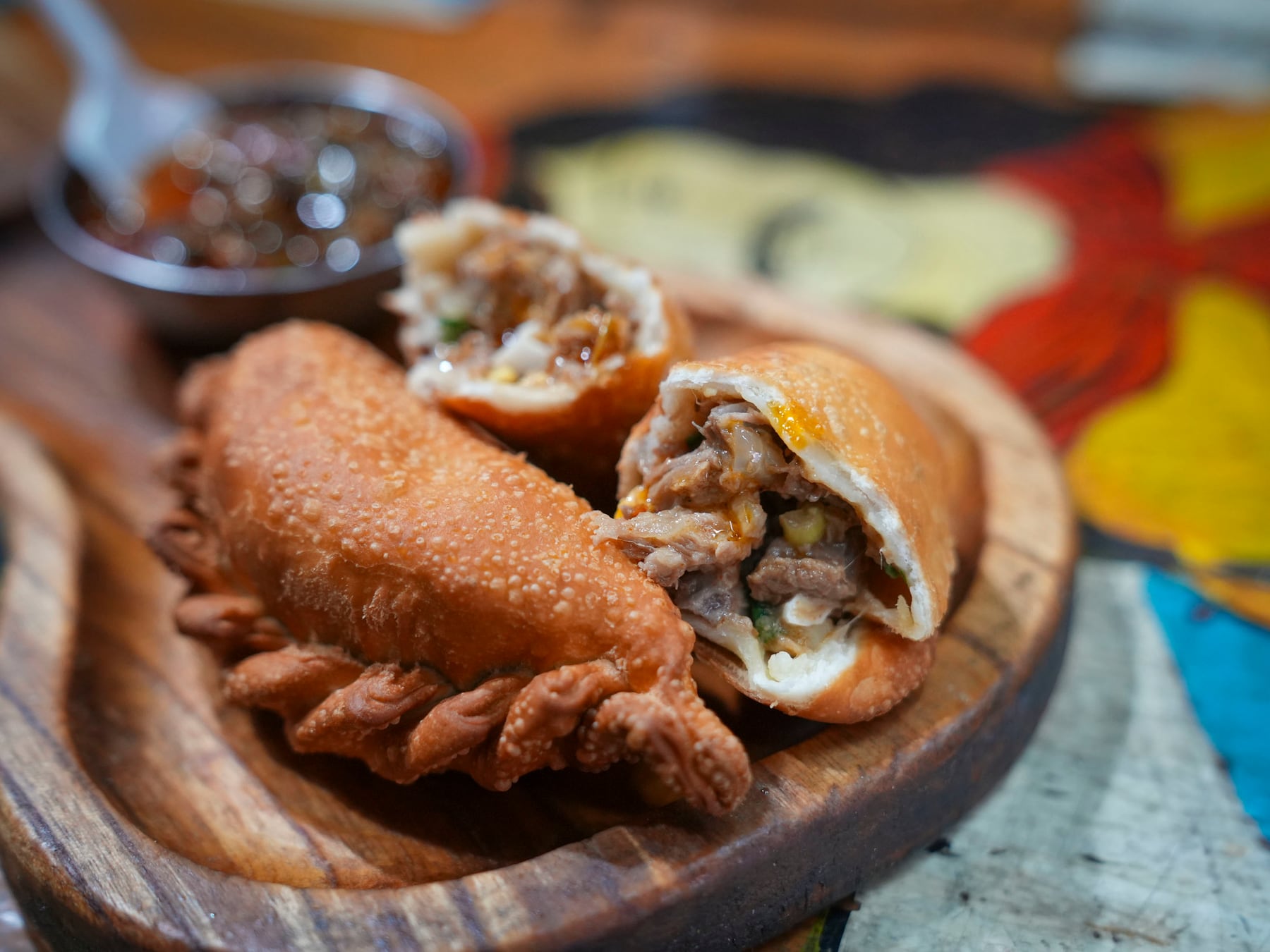 Cinco locales porteños sostienen la tradición de la empanada de interior con recetas y técnicas de origen