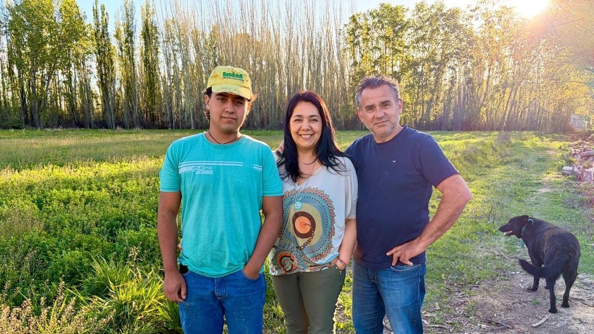 Una pareja que volvió a la chacra y la sostiene con sus propios sueldos