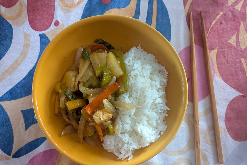 Tofu agridulce con piña: el clásico chino que se banca sin carne y sin perder gracia