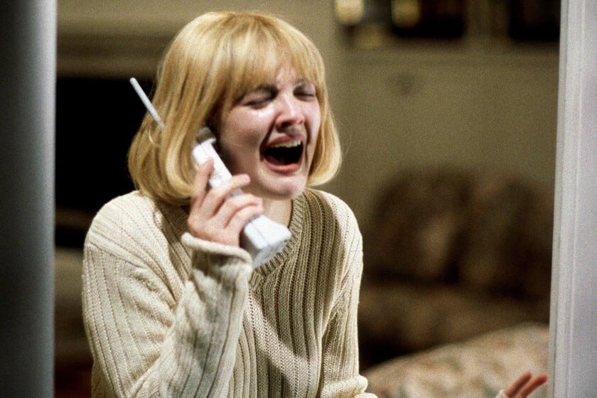 El truco sucio que hizo llorar a Drew Barrymore en la primera escena de Scream (y que casi nadie conoce)