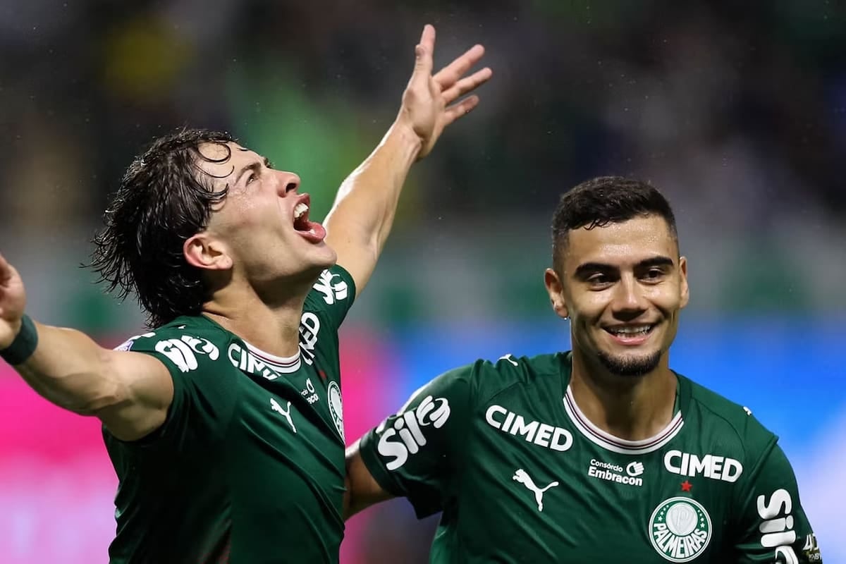 Giay se comió el clásico: el argentino se destapó con un doblete y dejó a Corinthians al borde del abismo