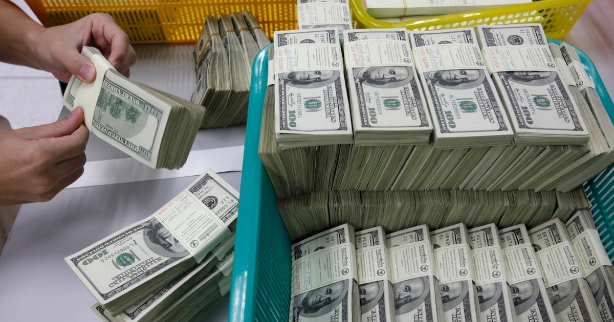 El peso recupera terreno: el dólar mayorista encadena su segunda semana en baja y las reservas rozan los USD 50.000 millones