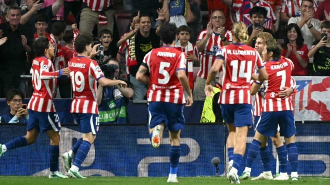 El Atleti le pintó la cara al United y se sacudió el debut con Liverpool