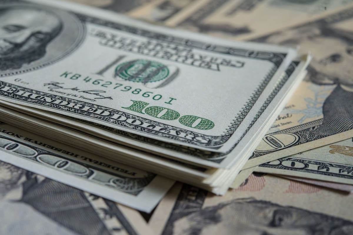 El dólar mayorista navega lejos del techo y acumula una suba de apenas 3,8% en el año