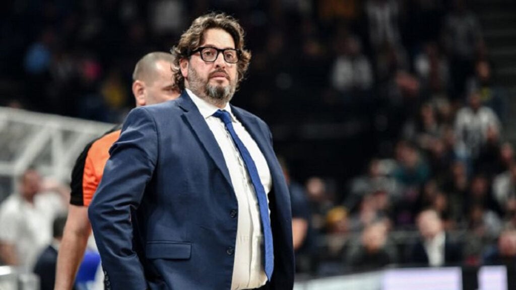 El Baskonia corta a Galbiati en una jornada negra y se encomienda al viejo Perasovic