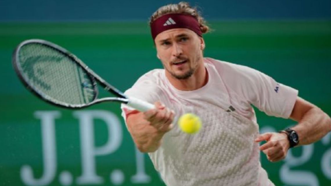 Zverev pasa el filtro de De Miñaur y va por la semi en Shanghai