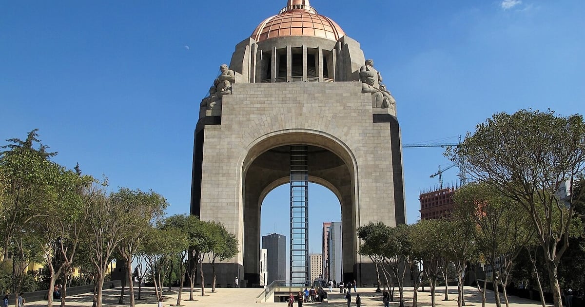 El monumento que se empecinó en ser arco triunfal, aunque nadie lo planeó así