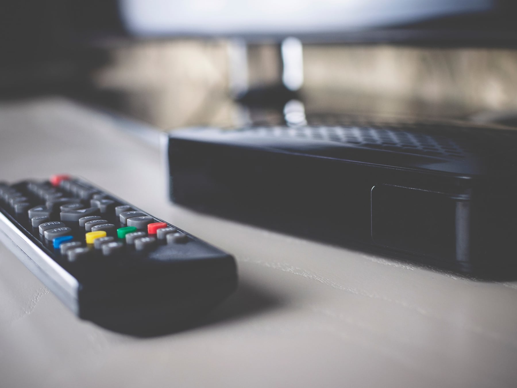 Alerta en ciberseguridad: TV boxes vendidas en el país llegan con malware instalado de fábrica y pueden comprometer la red del hogar
