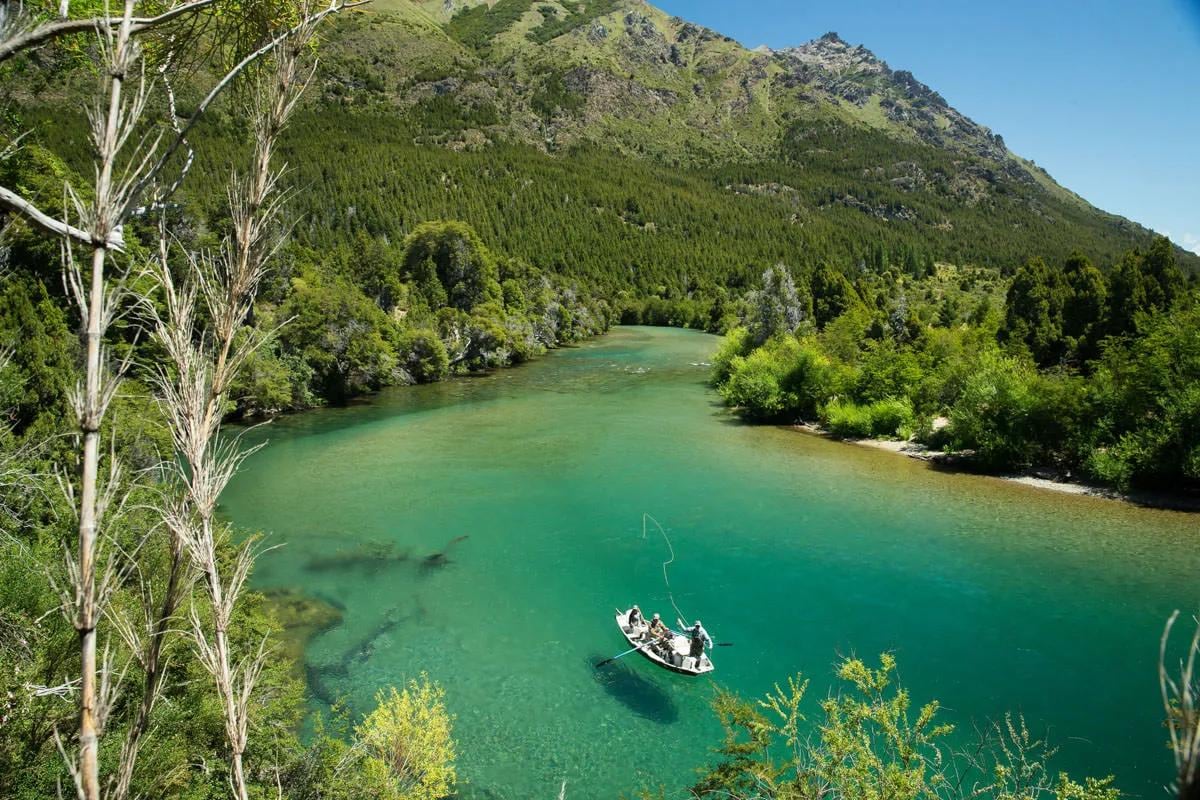 Neuquén ya vende los permisos de pesca deportiva: arranca el 1 de noviembre y hay rebajas y exenciones para residentes