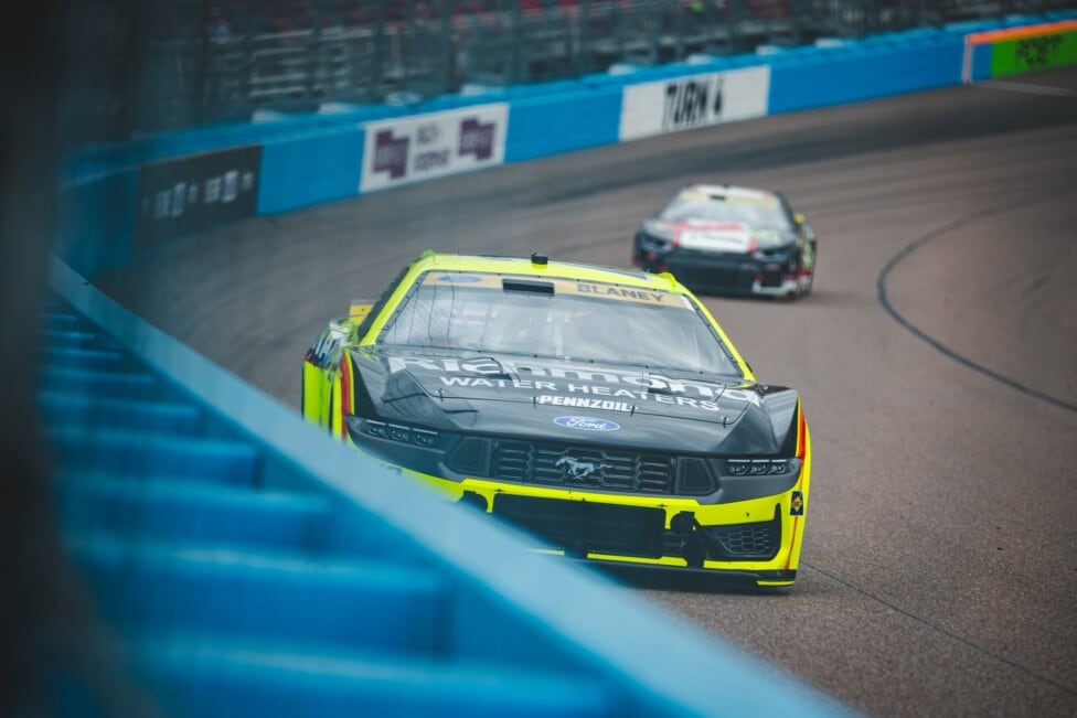 Blaney voló en Phoenix, Penske hizo fiesta y Larson se complica justo cuando más le dolía