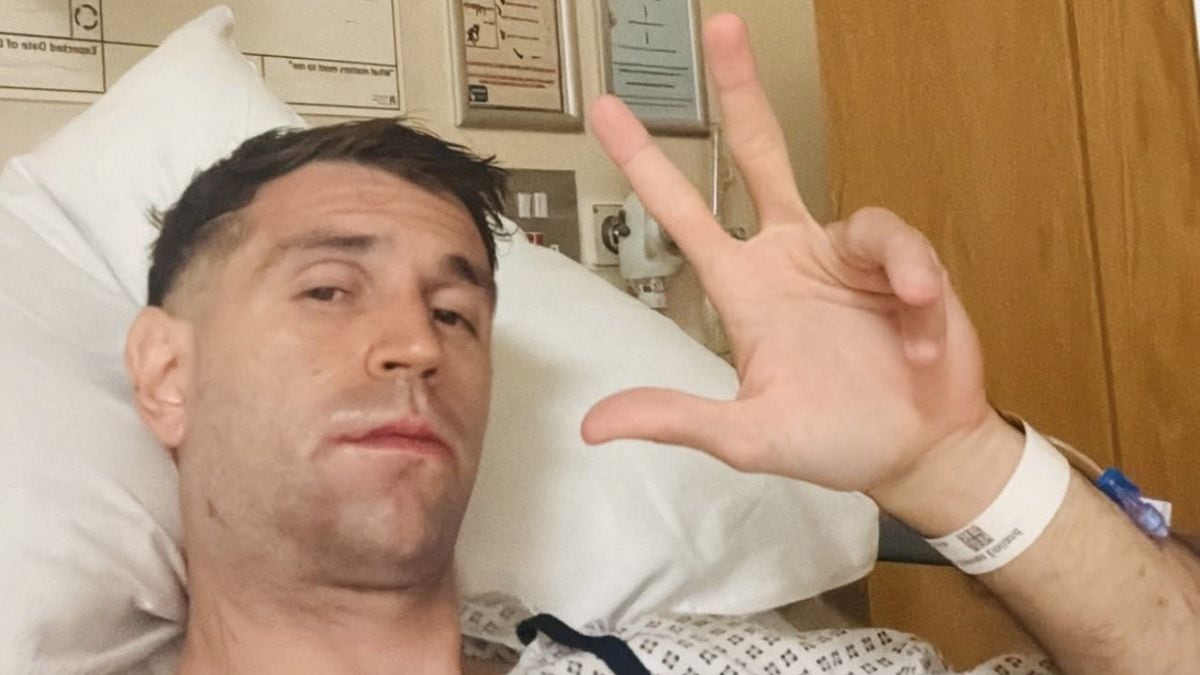 Dibu Martínez, del hospital a la camilla: lo que dejó el choque que enmudeció al Hill Dickinson