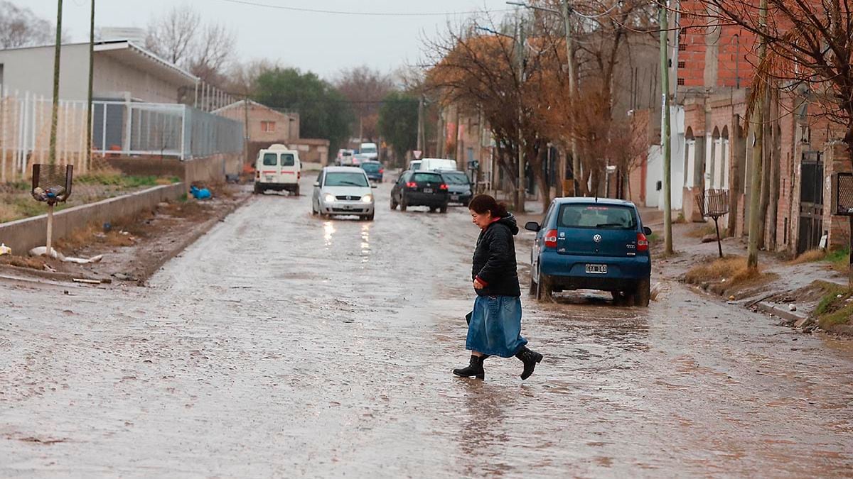 Suelos empapados, alerta encendida: qué hacer en Neuquén antes de que el agua vuelva a golpear