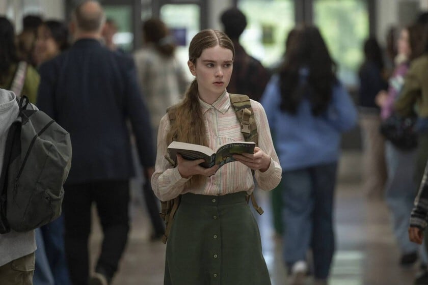 Carrie vuelve en formato serie y se esconde entre libros: la sorpresa es que la literatura la salva (y la condena)